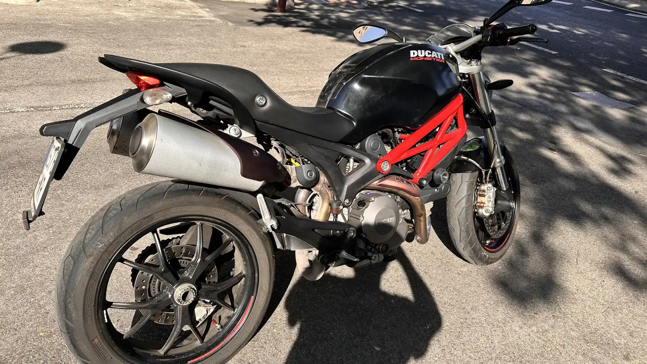 Ducati Monster 796 – Vista 3
