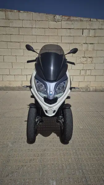 Piaggio MP3 300 4400 € 2023 Alicante - 1