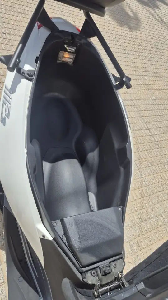 Piaggio MP3 300 - Vista 4