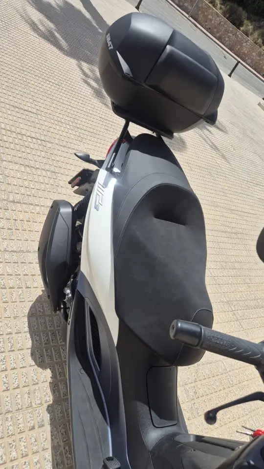 Piaggio MP3 300 - Vista 8