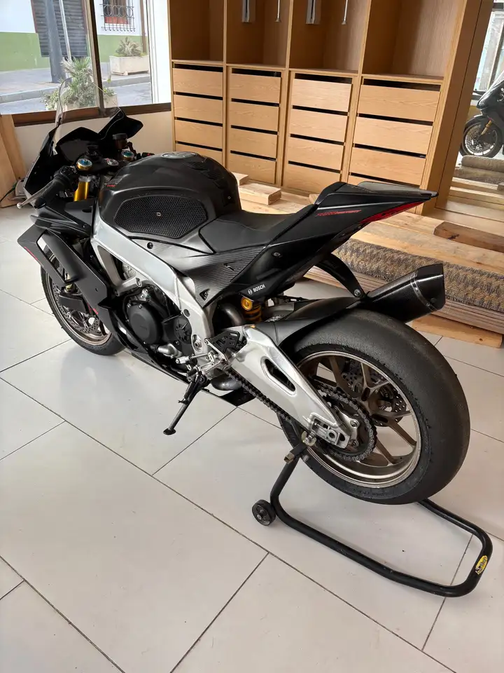 Aprilia RSV4 – Vista 2
