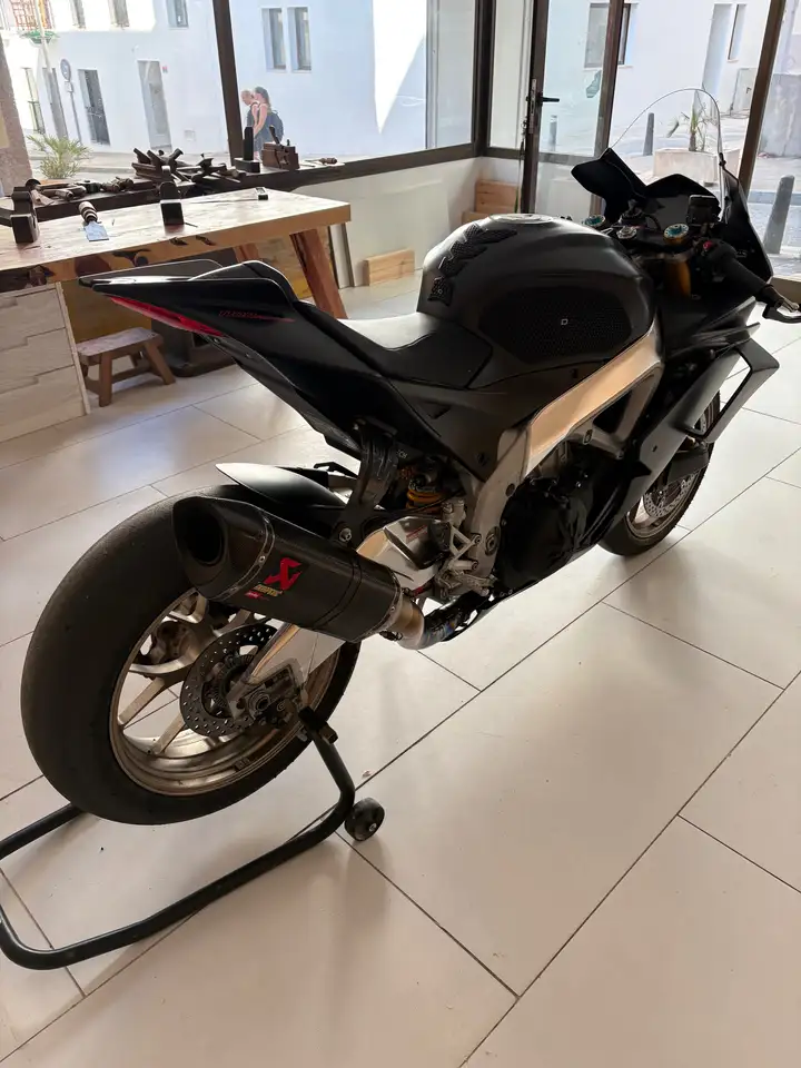 Aprilia RSV4 – Vista 3