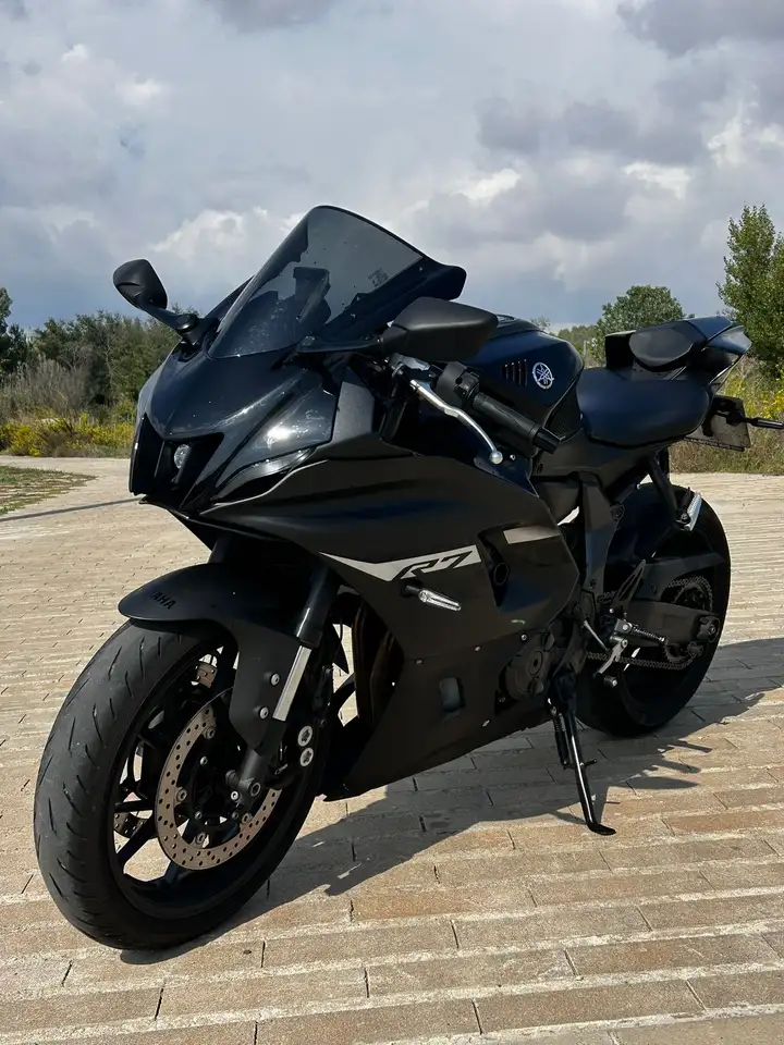 Yamaha R7 – Vista 2