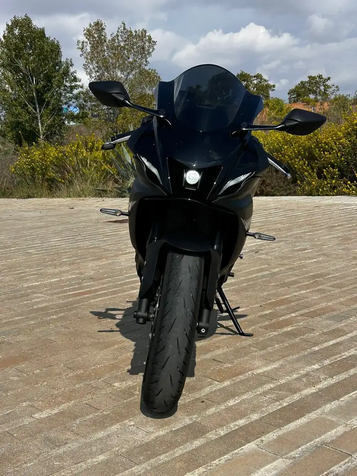 Yamaha R7 – Vista 3