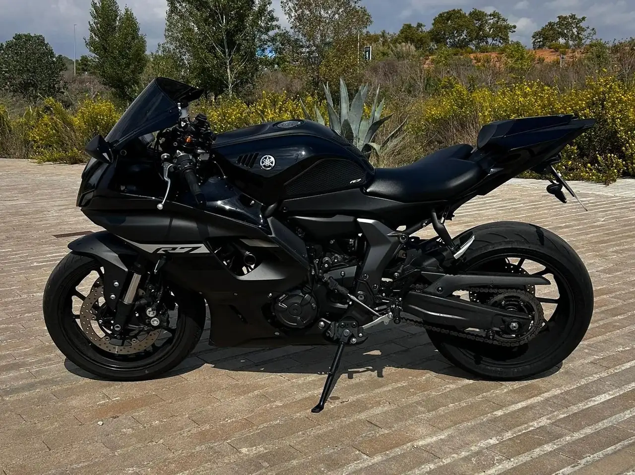 Yamaha R7 – Vista 5