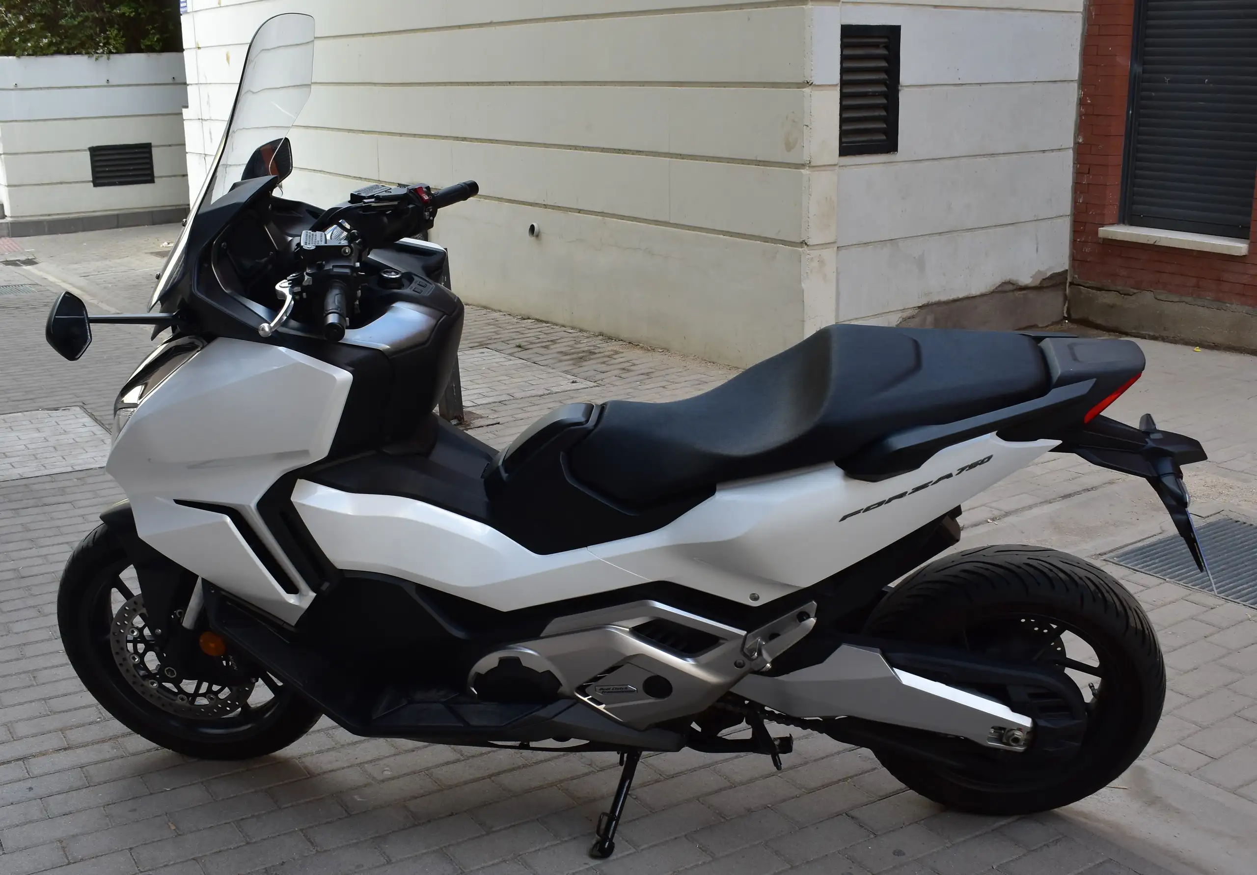 Honda Forza 750 – Vista 2