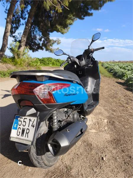 Kymco Super Dink 300 – Vista 3