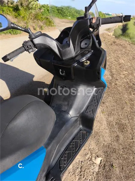 Kymco Super Dink 300 – Vista 5