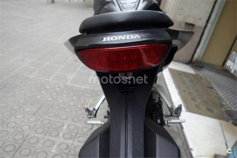 Honda CB 125 R – Vista 12