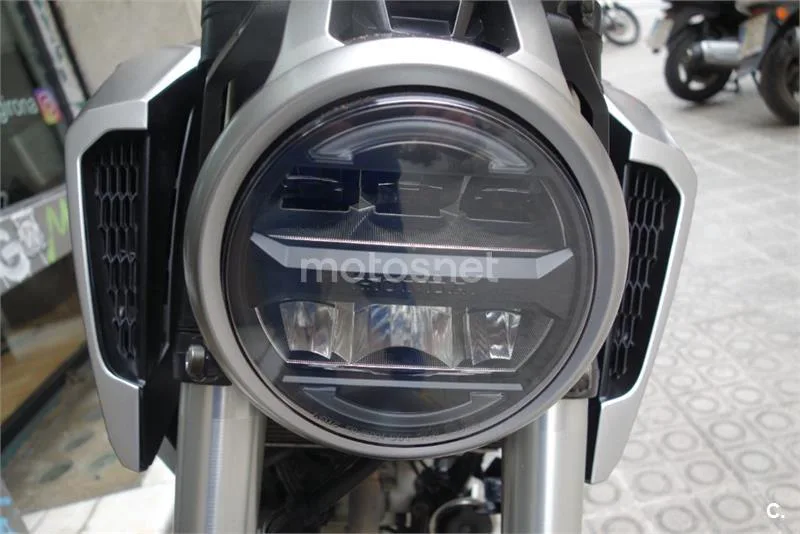 Honda CB 125 R – Vista 8