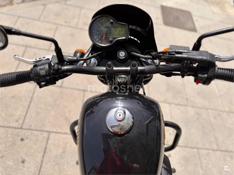 Hyosung Aquila GV 125 S – Vista 13