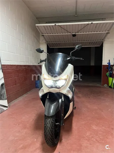 Yamaha NMAX – Vista 12