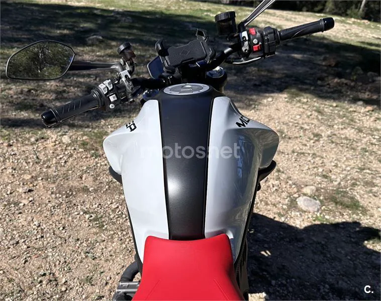 Ducati Monster – Vista 8
