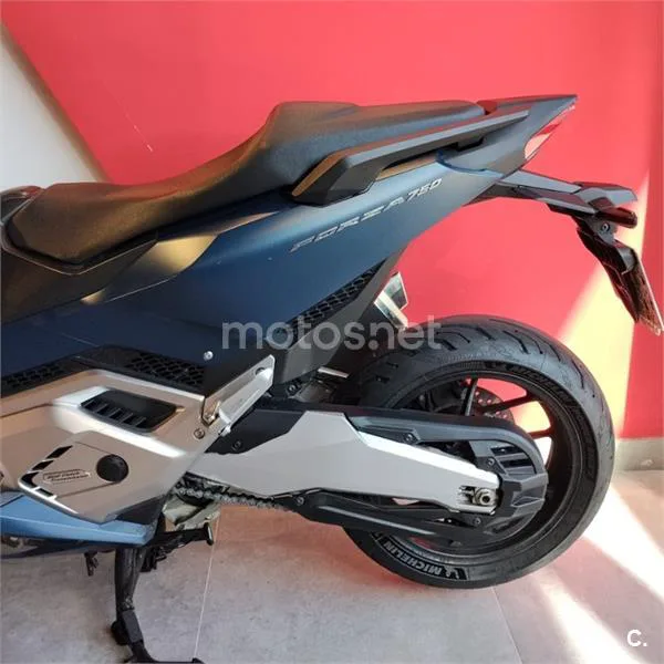 Honda Forza 750 – Vista 15