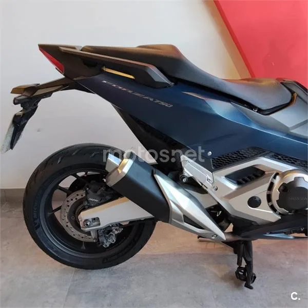Honda Forza 750 – Vista 8