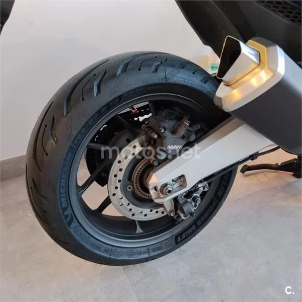 Honda Forza 750 – Vista 9