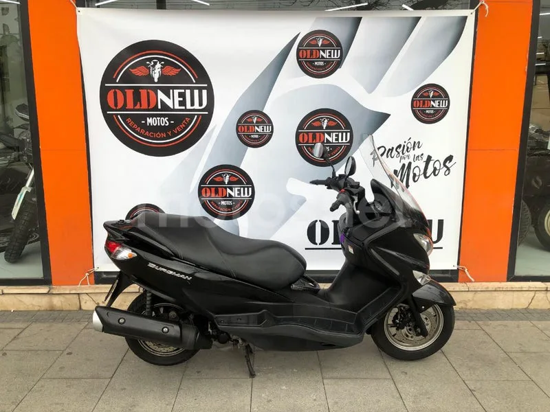 Suzuki Burgman 125 - Vista 13
