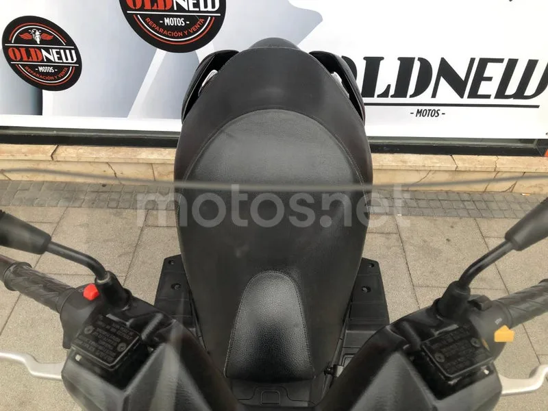 Suzuki Burgman 125 - Vista 10
