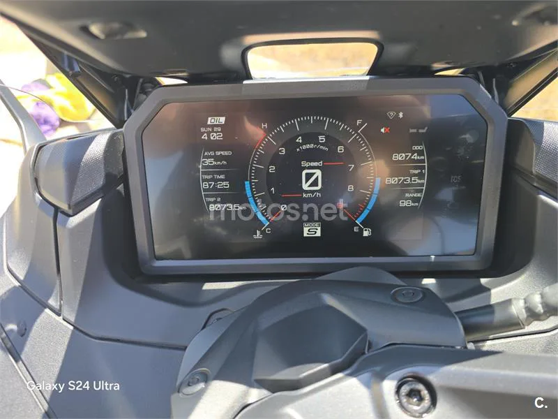 Yamaha TMAX – Vista 11
