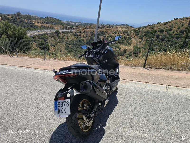Yamaha TMAX – Vista 7