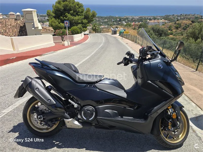 Yamaha TMAX – Vista 8
