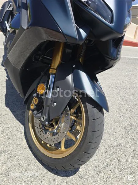 Yamaha TMAX – Vista 9