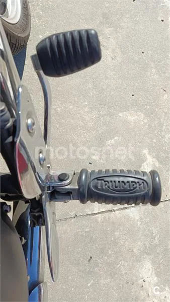 Triumph Speedmaster 900 2-Tone – Vista 11