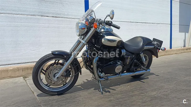 Triumph Speedmaster 900 2-Tone – Vista 3