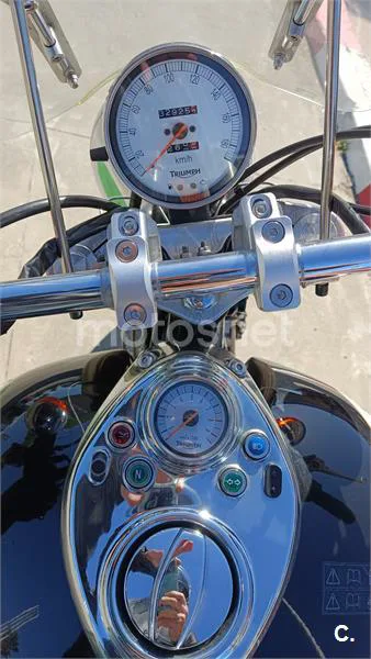 Triumph Speedmaster 900 2-Tone – Vista 7