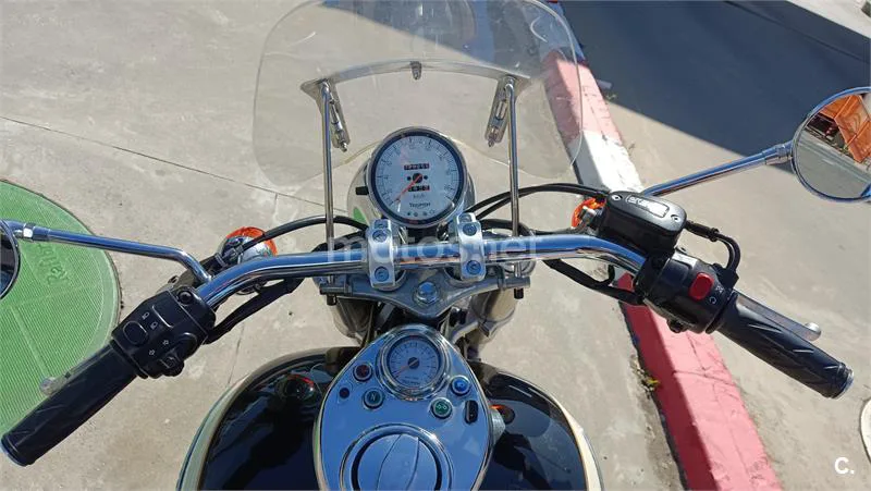 Triumph Speedmaster 900 2-Tone – Vista 8