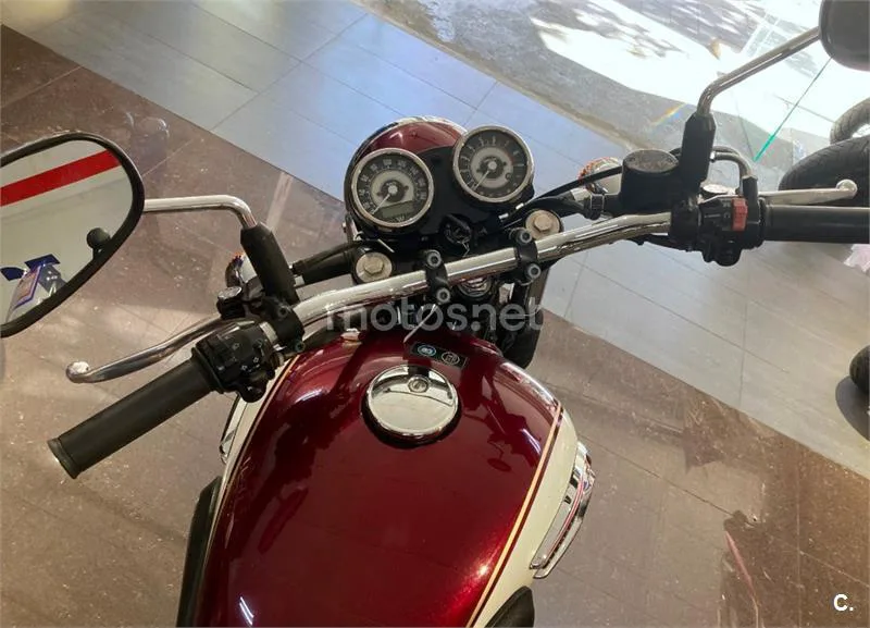 Kawasaki W800 – Vista 15