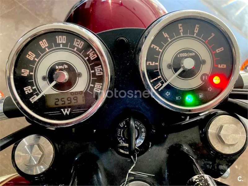 Kawasaki W800 – Vista 8