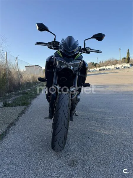 Kawasaki Z 900 – Vista 2