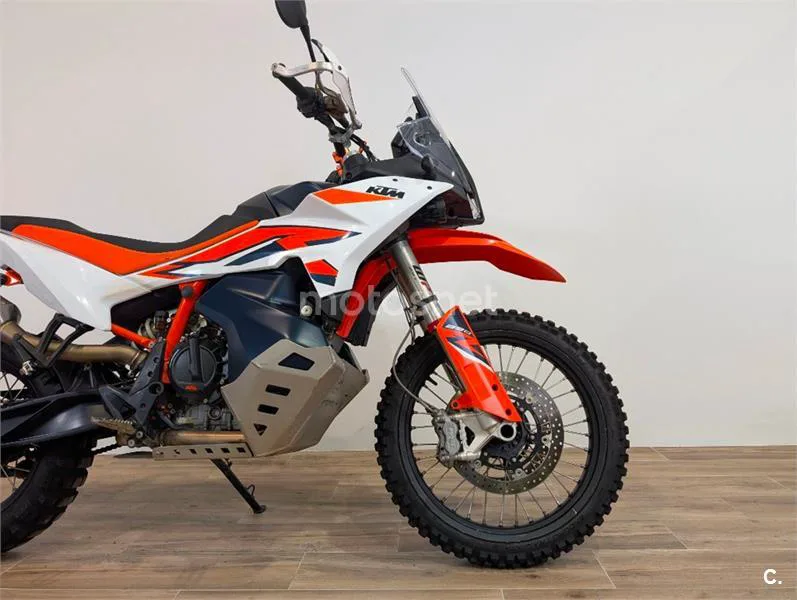 KTM 890 – Vista 4