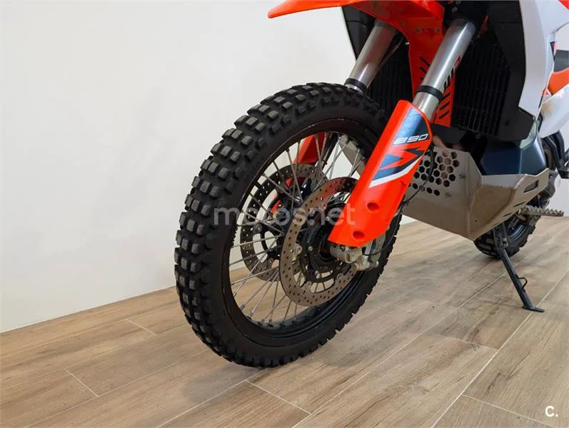 KTM 890 – Vista 6