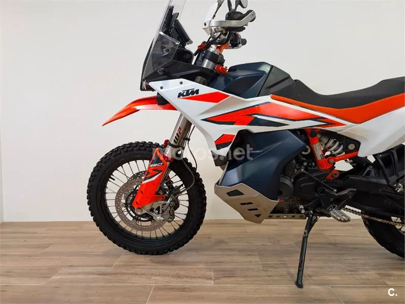 KTM 890 – Vista 8