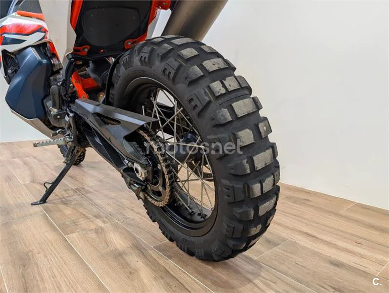 KTM 890 – Vista 10