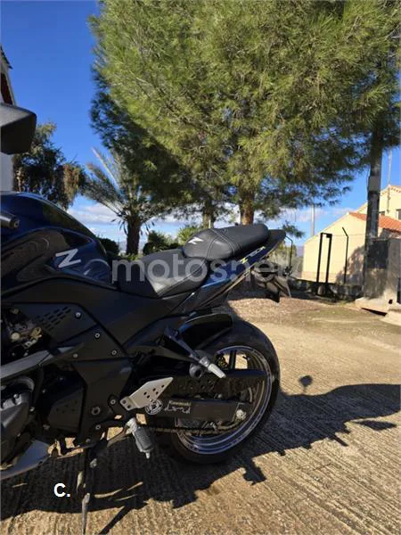 Kawasaki Z 750 – Vista 9