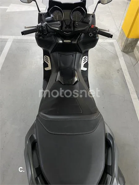 Yamaha TMAX 560 – Vista 8
