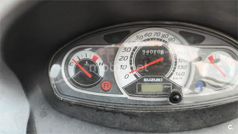 Suzuki Burgman 125 – Vista 8