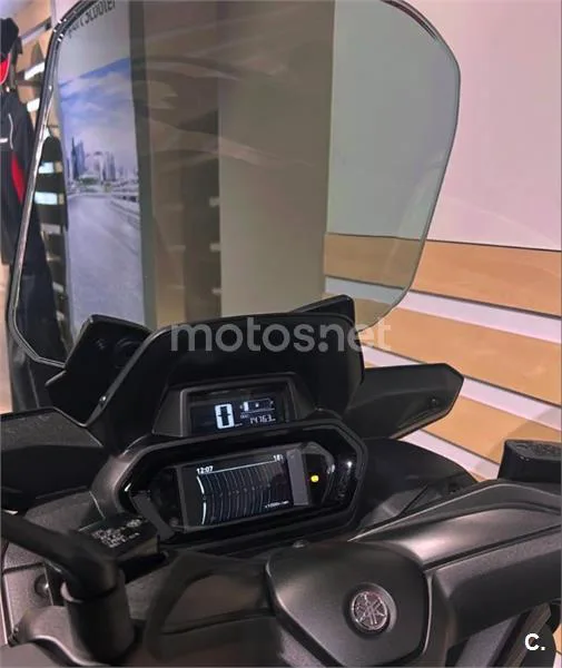 Yamaha XMAX 300 – Vista 3