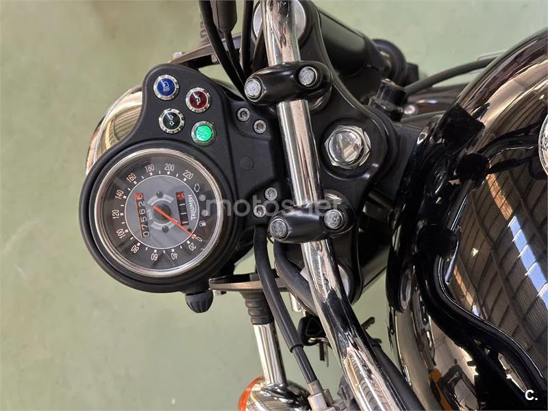 Triumph Bonneville T100 – Vista 2