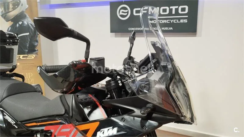 KTM 790 – Vista 17