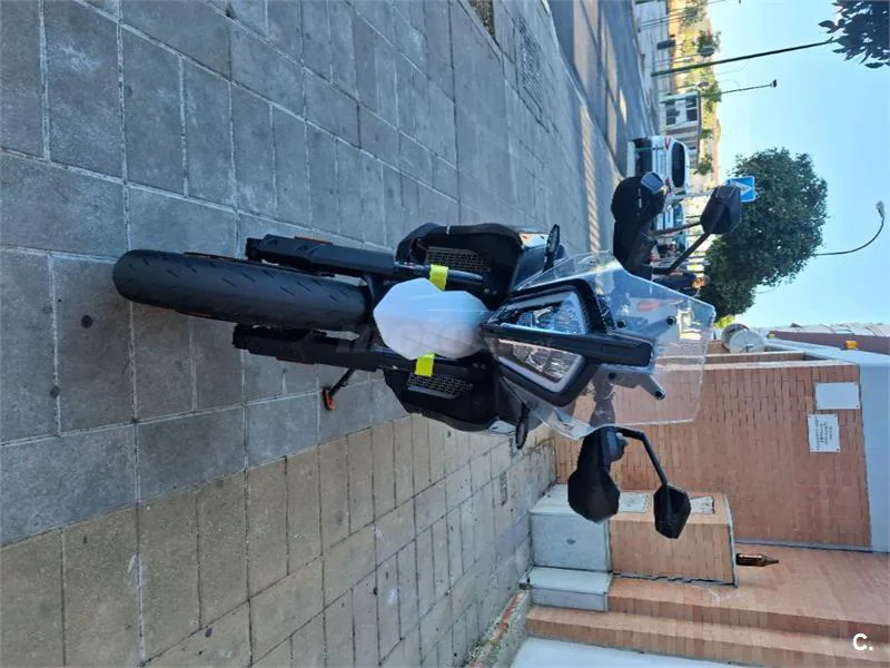 KTM 890 – Vista 2