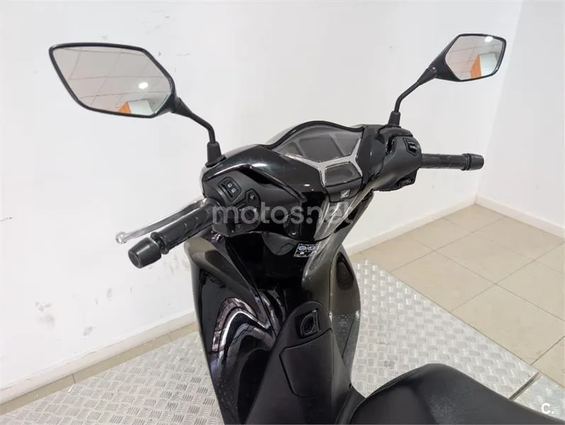 Honda SH 125i – Vista 12