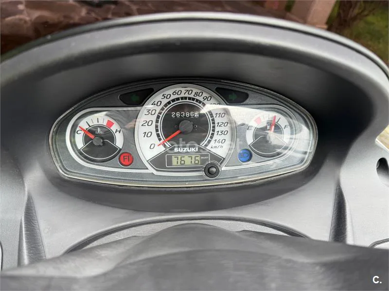 Suzuki Burgman 200 – Vista 5