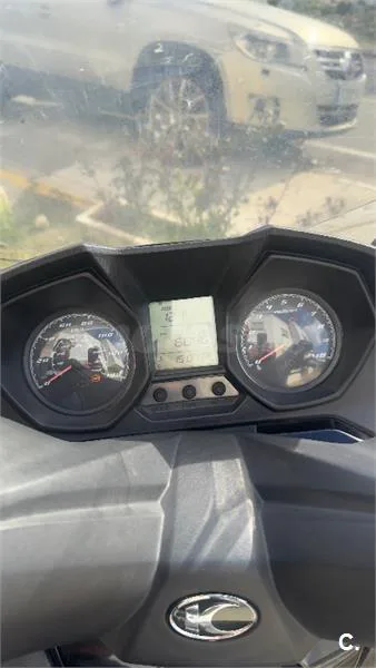 Kymco Super Dink 125 – Vista 3