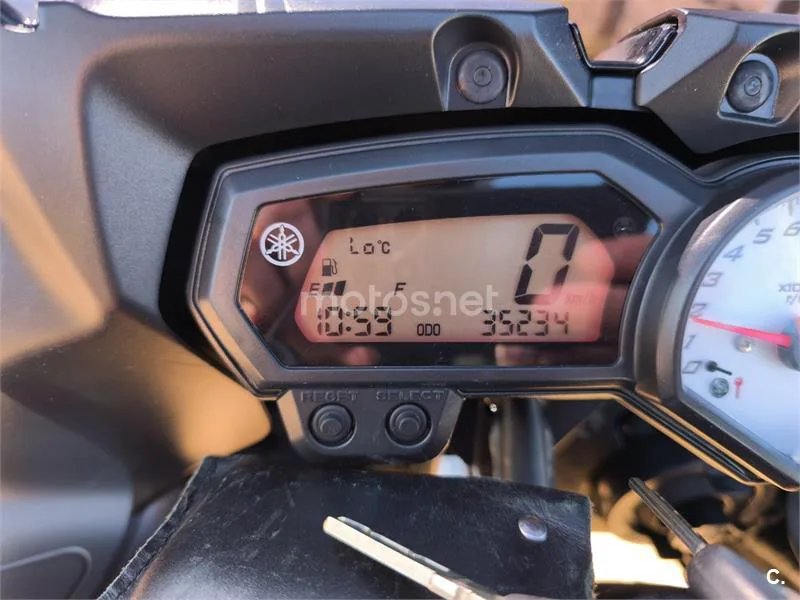 Yamaha Fazer 8 – Vista 25