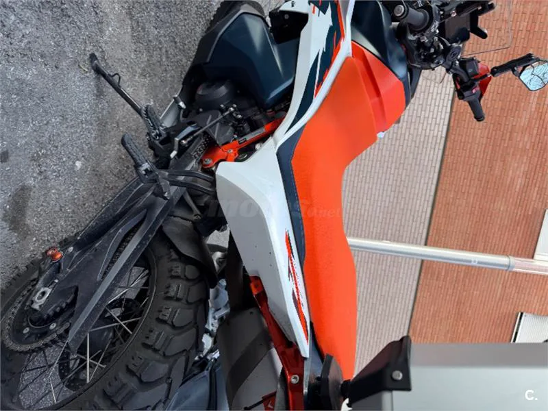 KTM 890 – Vista 2