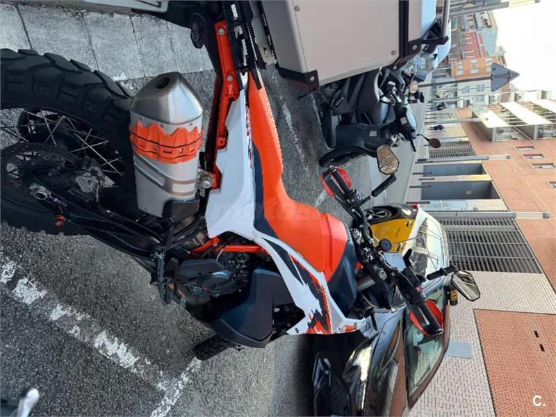 KTM 890 – Vista 3